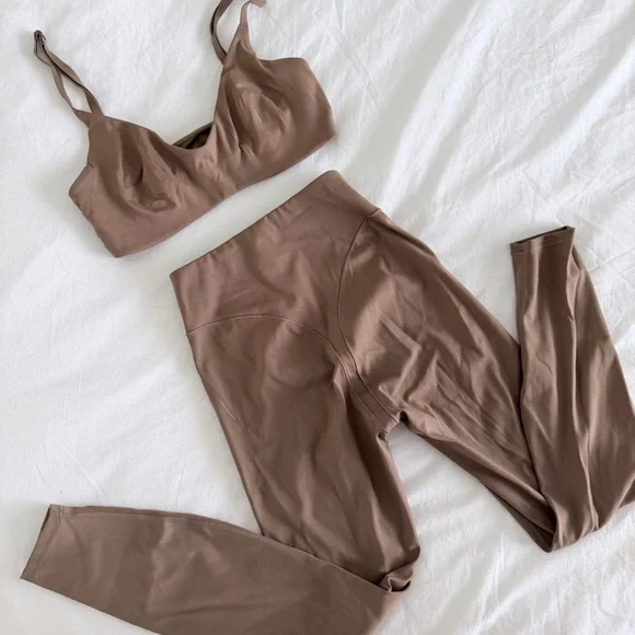 SKIMS SAMPLE SALE Two-Piece Stretch Active Set NOT RELEASED YET - Picture 1 of 5